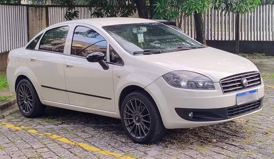 FIAT LINEA 1.8 ABSOLUTE 16V FLEX 4P AUTOMATIZADO